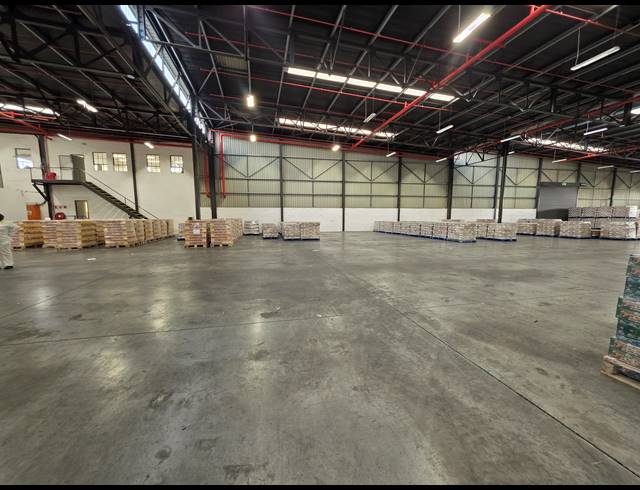 2,268M² WAREHOUSE TO LET IN ROBERTSHAM